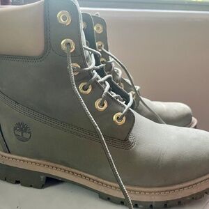 Classic Timberland 6in Boots Sz 8 - Sage Green - Waterproof - Womens